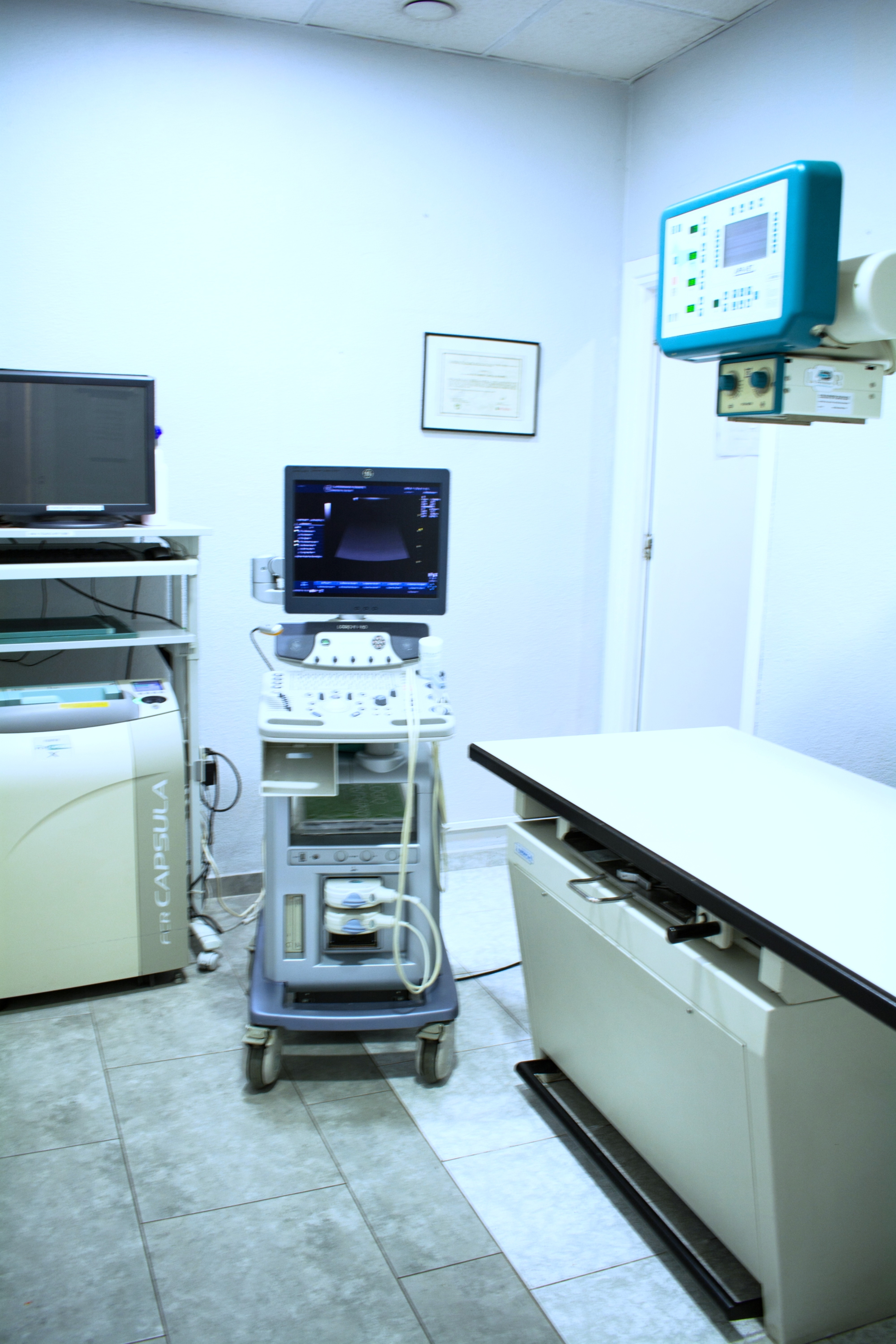 Equipo de diagnóstico por imagen en Clínica Veterinaria Tendetes.