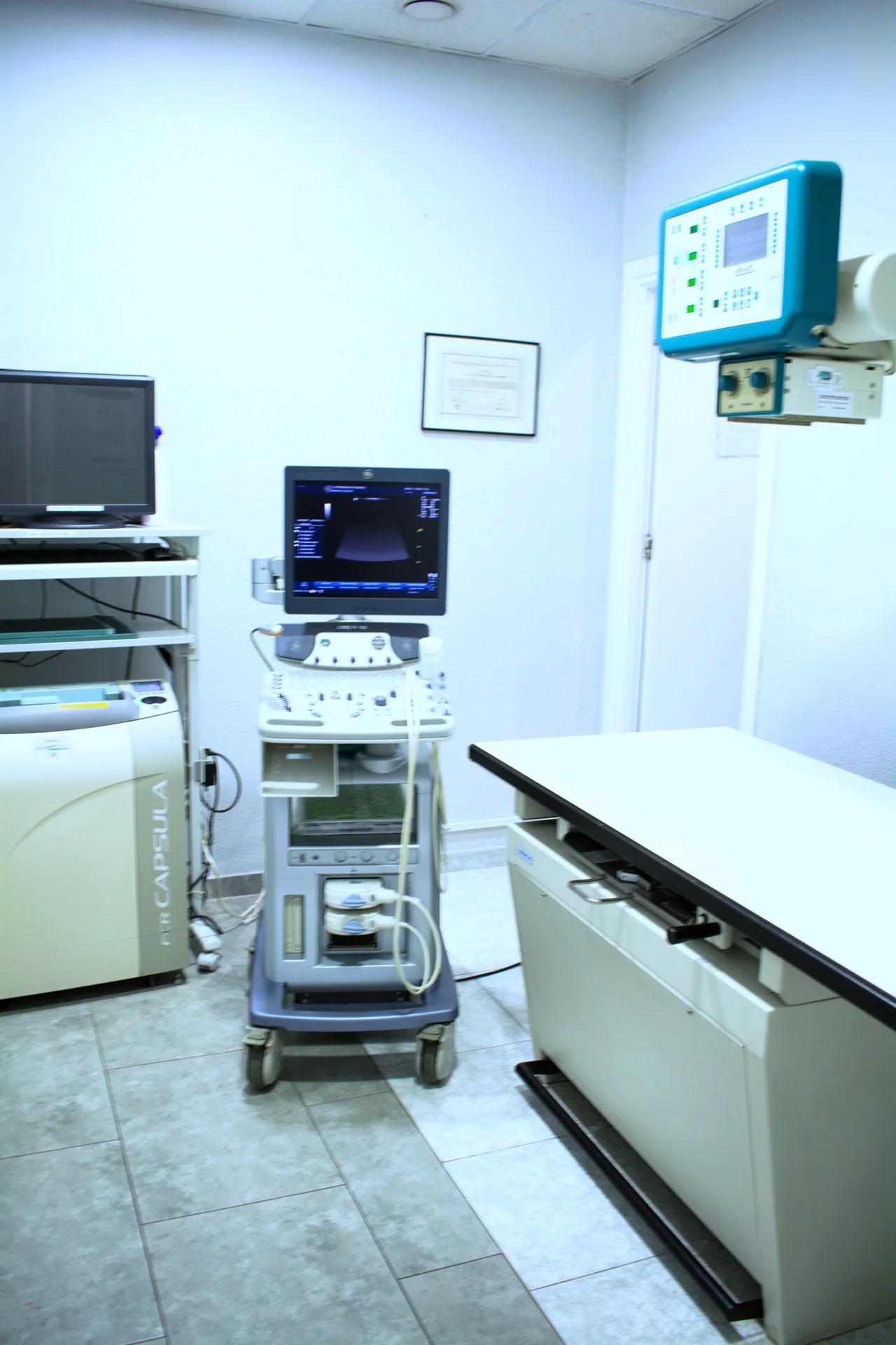 Equipo de diagnóstico por imagen en Clínica Veterinaria Tendetes.